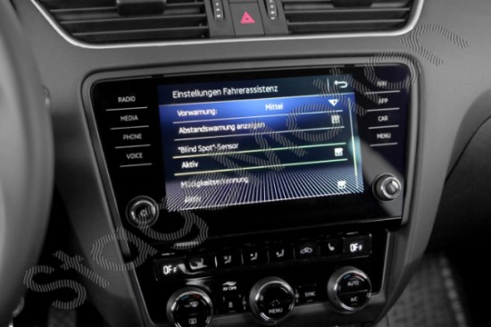 Asistente de cambio de carril, incluido asistente de estacionamiento para Skoda Superb 3V